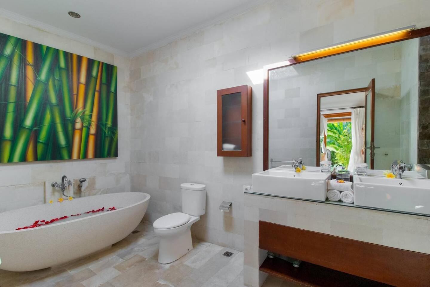 Heart Of Seminyak, 2Br, Sleeps 4, Walk To Bintang Villa Dış mekan fotoğraf